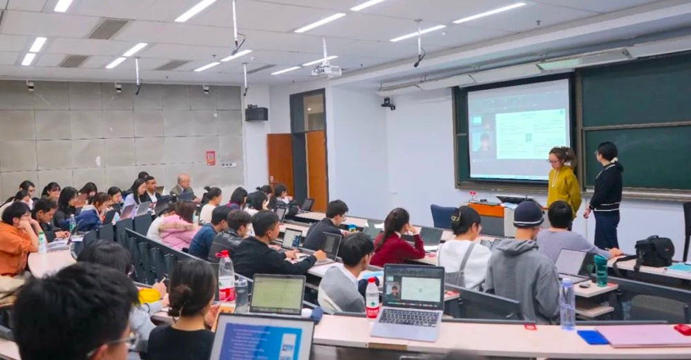 A hybrid class on China's Commerce at Peking University